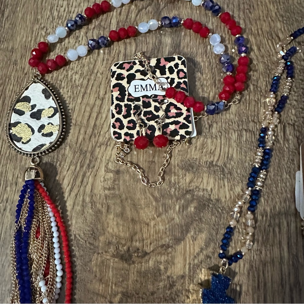 New two long necklaces. - Picture 2 of 3